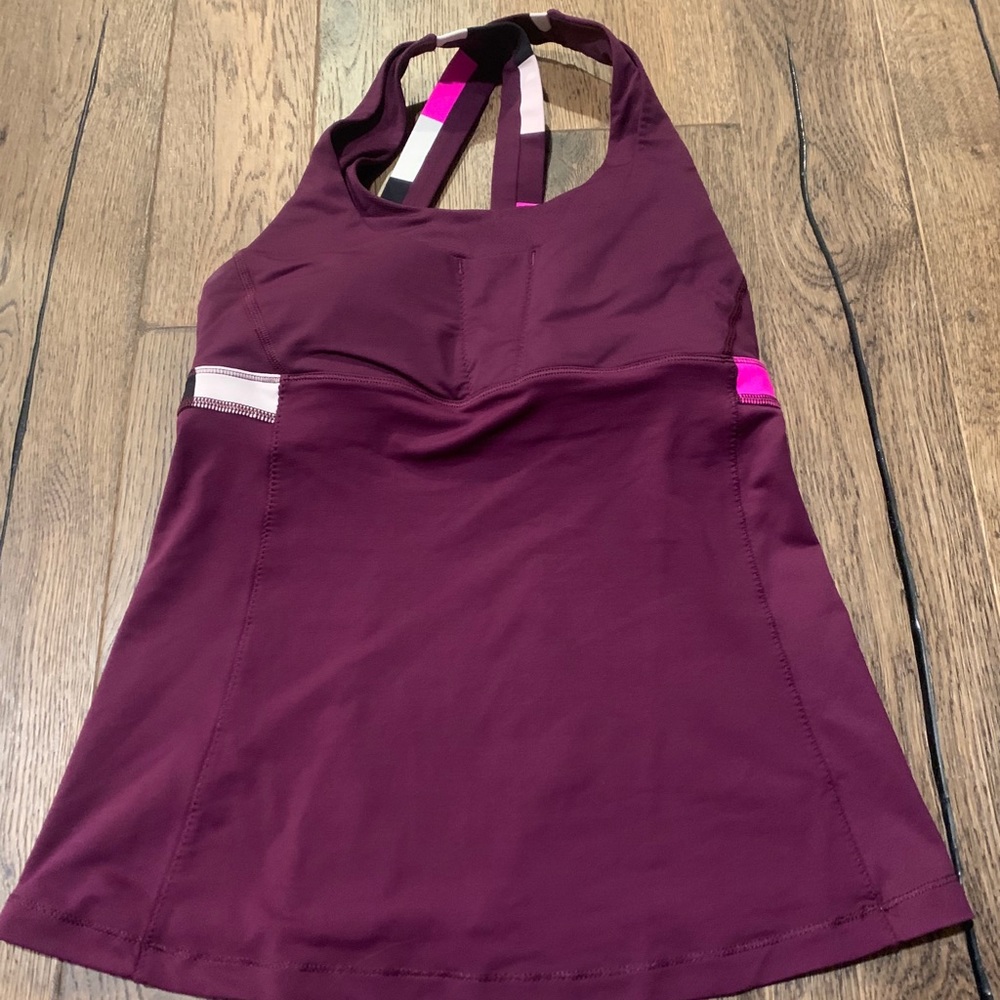 Lululemon tank w/ built-in bra